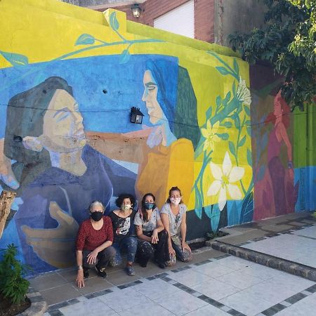 La Casa De Los Murales Авейанеда Екстериор снимка