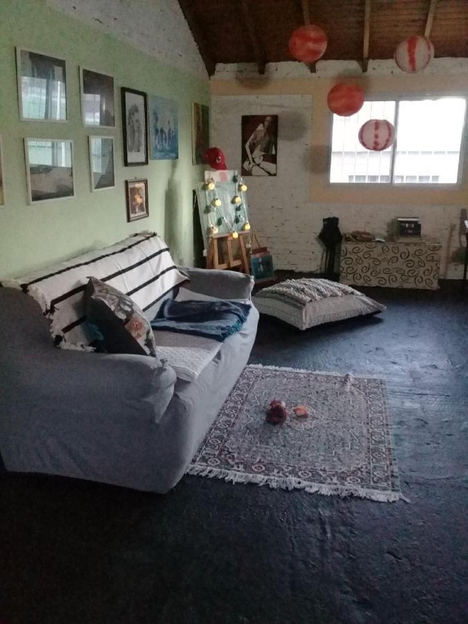 La Casa De Los Murales Авейанеда Екстериор снимка