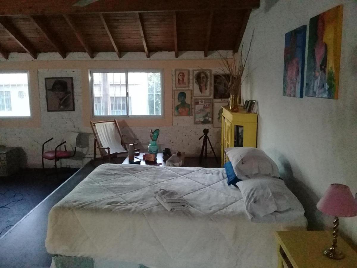 La Casa De Los Murales Авейанеда Екстериор снимка