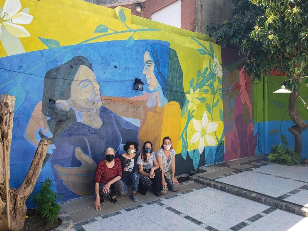 La Casa De Los Murales Авейанеда Екстериор снимка