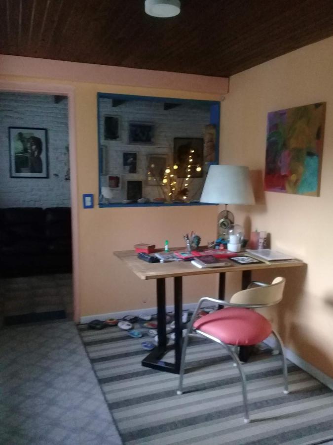 La Casa De Los Murales Авейанеда Екстериор снимка