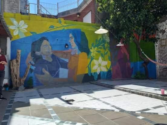 La Casa De Los Murales Авейанеда Екстериор снимка
