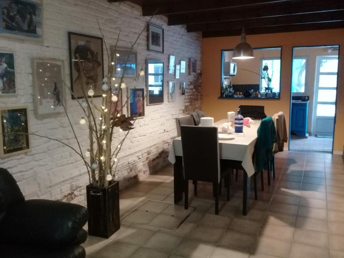 La Casa De Los Murales Авейанеда Екстериор снимка