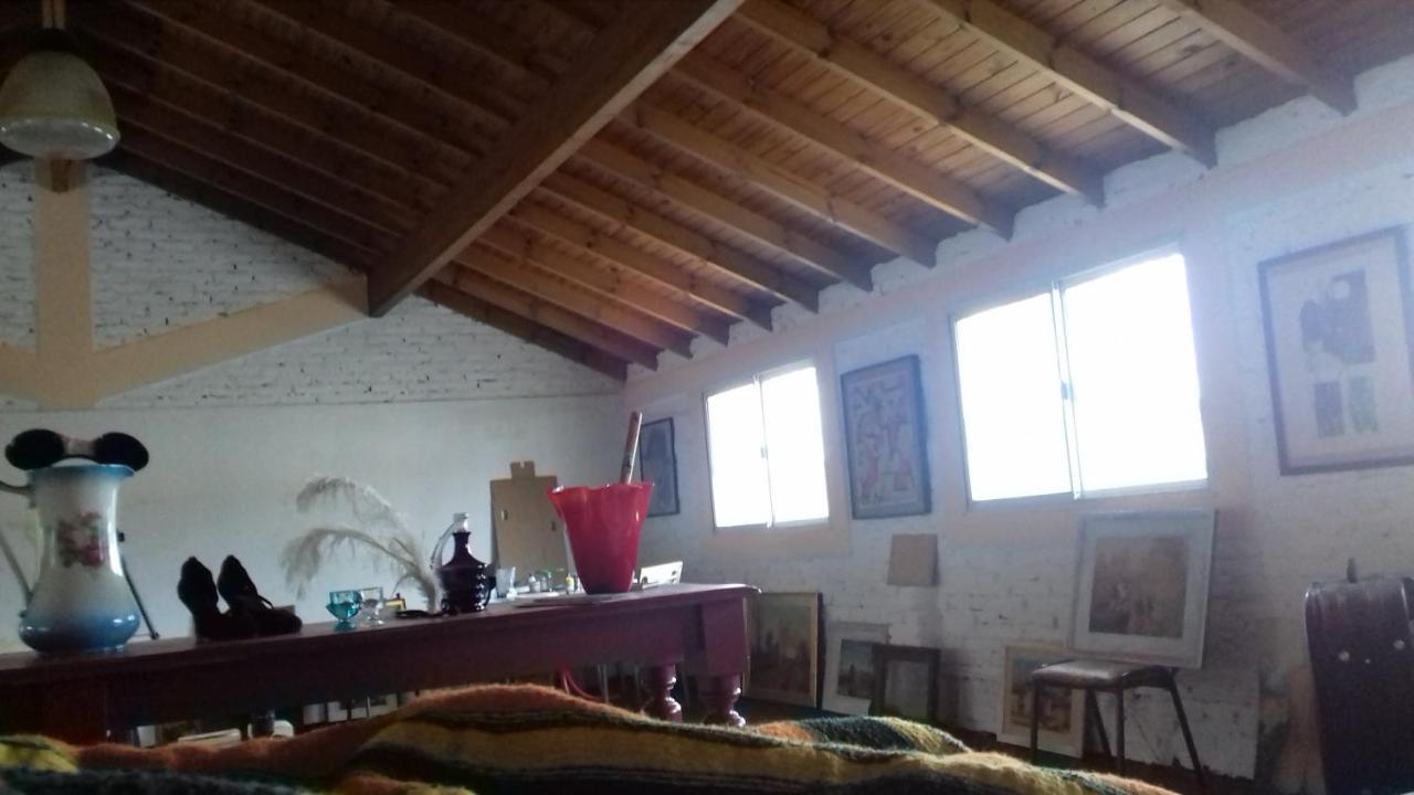 La Casa De Los Murales Авейанеда Екстериор снимка