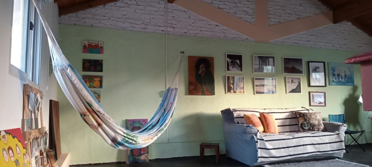 La Casa De Los Murales Авейанеда Екстериор снимка