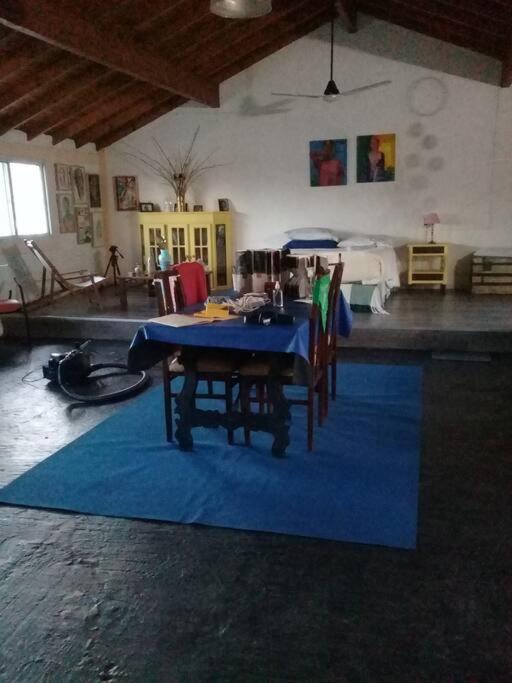 La Casa De Los Murales Авейанеда Екстериор снимка