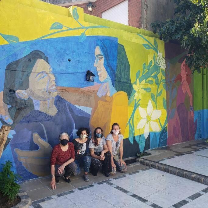 La Casa De Los Murales Авейанеда Екстериор снимка