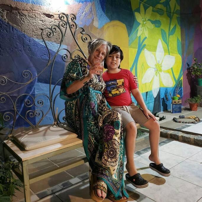 La Casa De Los Murales Авейанеда Екстериор снимка