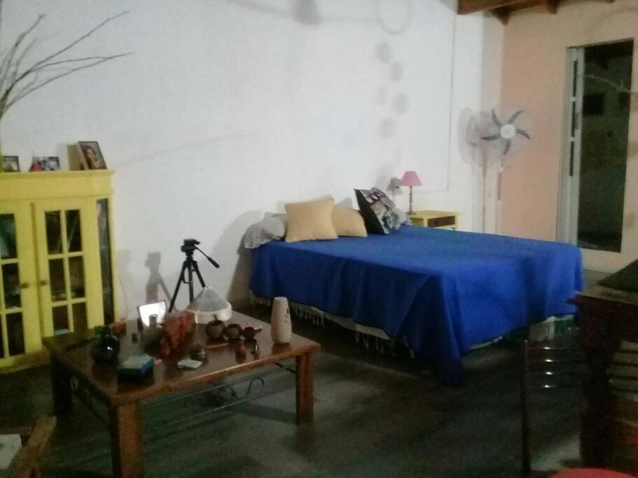 La Casa De Los Murales Авейанеда Екстериор снимка